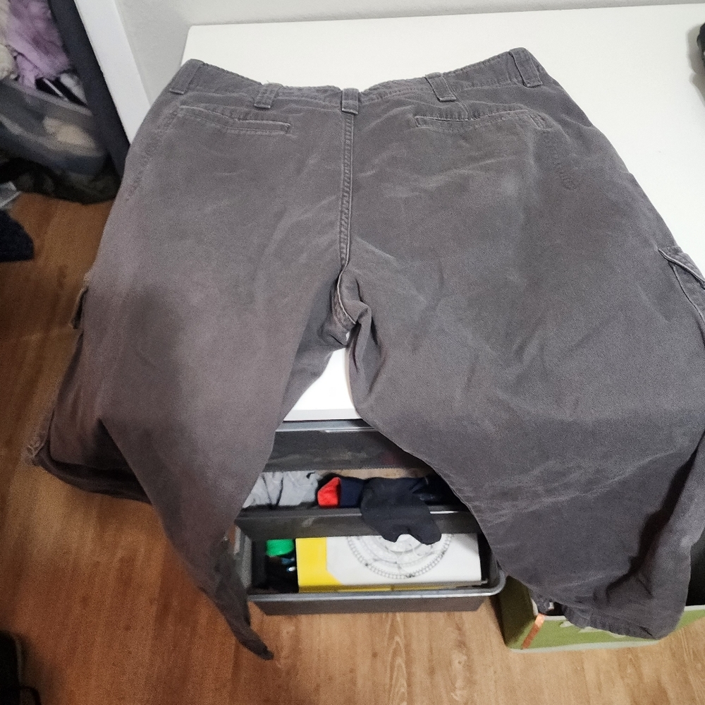 Size 38 Wrangler Cargo pants.in gray